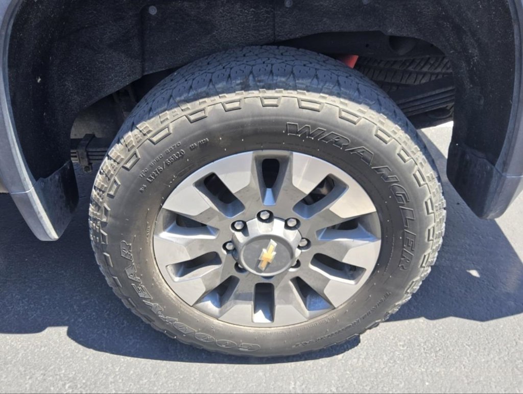 Used 2022 Chevrolet Silverado 2500 LT w/ Convenience Package AWD/4WD image 5