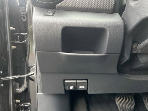 Used 2019 Nissan Kicks SV w/ Exterior Package image 8