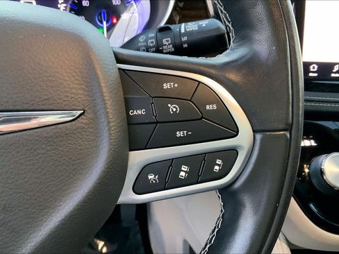 Used 2022 Chrysler Pacifica Limited FWD image 24