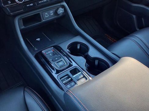 Used 2025 Honda Pilot TrailSport image 18