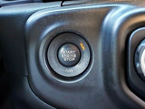 Used 2018 Jeep Wrangler Unlimited Sahara image 31