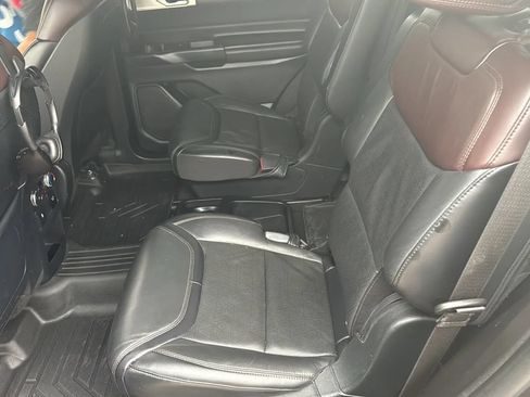 Used 2020 Ford Explorer Platinum w/ Premium Technology Package AWD/4WD image 13