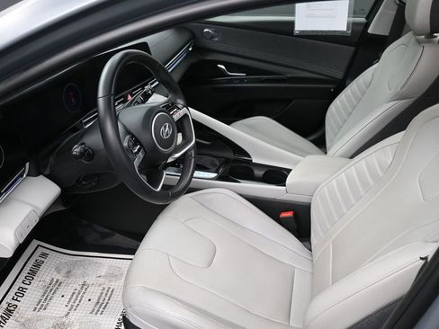 Used 2023 Hyundai Elantra Limited FWD image 25