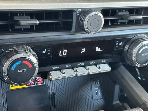 Used 2024 Toyota Tacoma TRD Off-Road w/ TRD Off Road Upgrade Package image 18