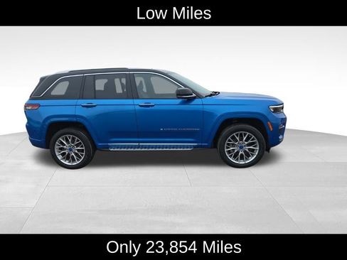 Used 2023 Jeep Grand Cherokee Summit w/ Luxury Tech Group V image 2