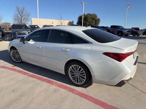 Used 2021 Toyota Avalon Limited image 4
