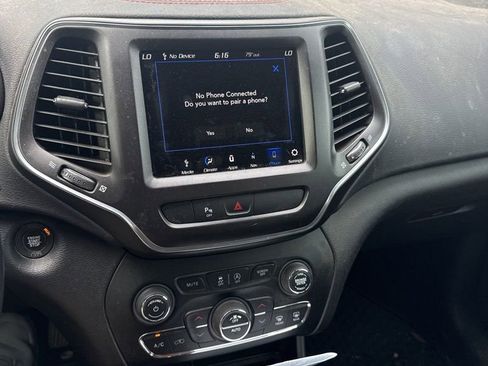 Used 2019 Jeep Cherokee Trailhawk w/ Comfort/Convenience Group image 13