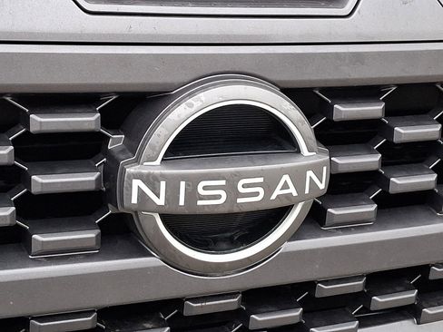 Used 2025 Nissan Frontier SV w/ SV Convenience Package image 3