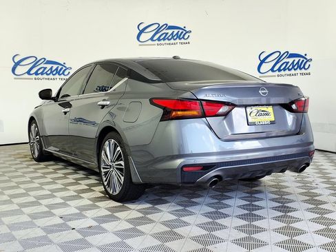 Used 2024 Nissan Altima 2.5 SL FWD image 2