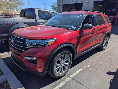 Used 2022 Ford Explorer XLT w/ Equipment Group 202A image 6