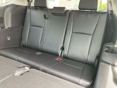 Used 2023 Toyota Highlander XLE FWD image 25