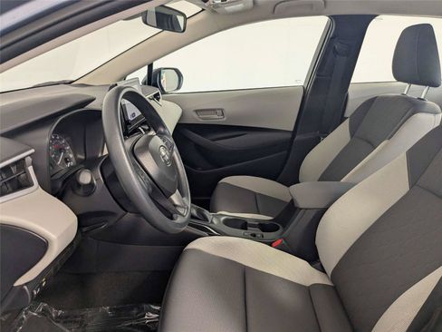 Used 2025 Toyota Corolla LE FWD image 11