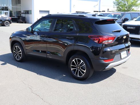 Used 2025 Chevrolet TrailBlazer LT AWD/4WD image 8
