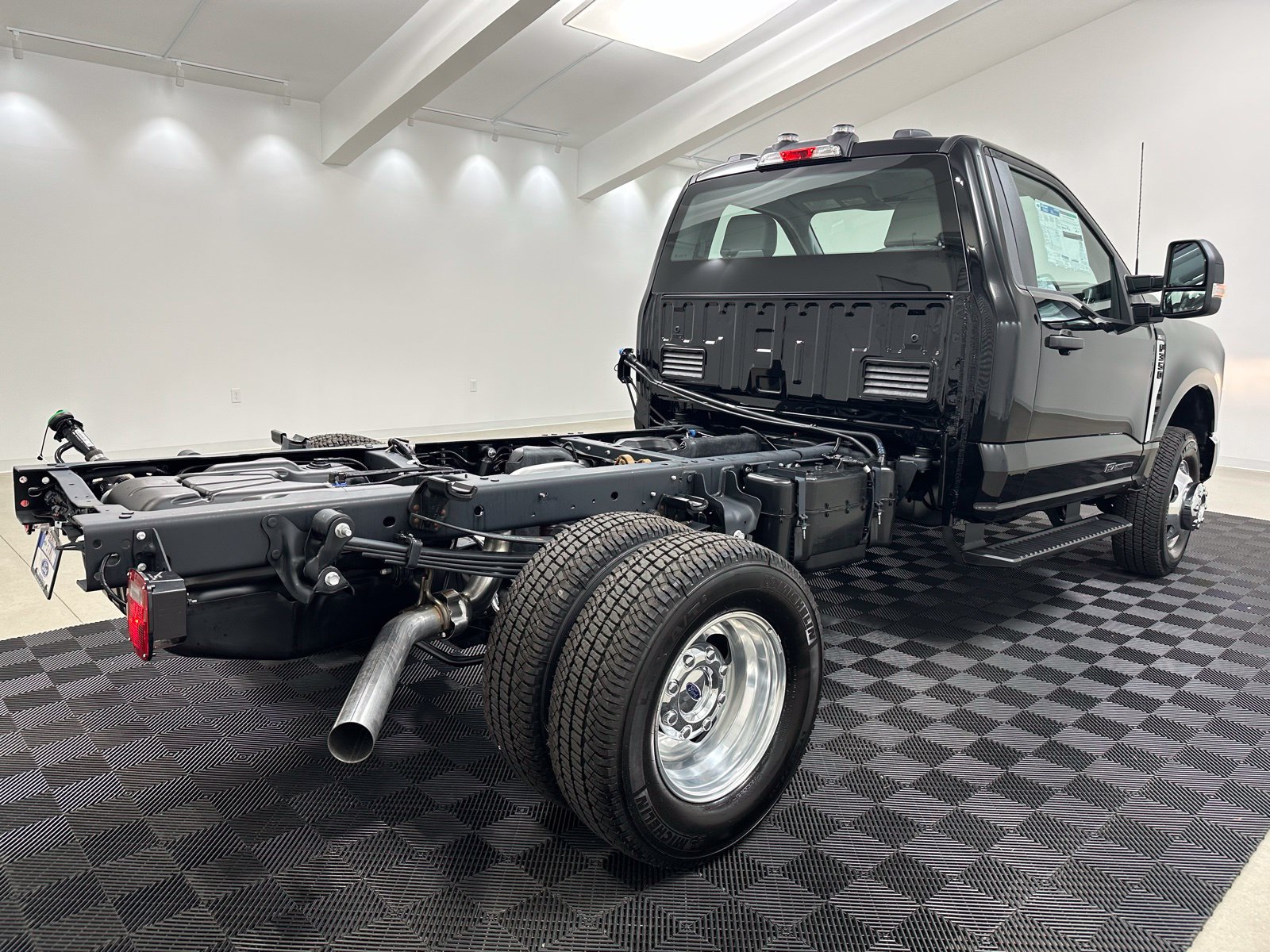 New 2025 Ford F350 XL w/ XL Chrome Package AWD/4WD image 5