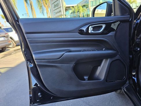 New 2026 Jeep Compass Latitude image 11