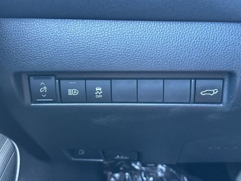Used 2024 Toyota Venza XLE AWD/4WD image 29