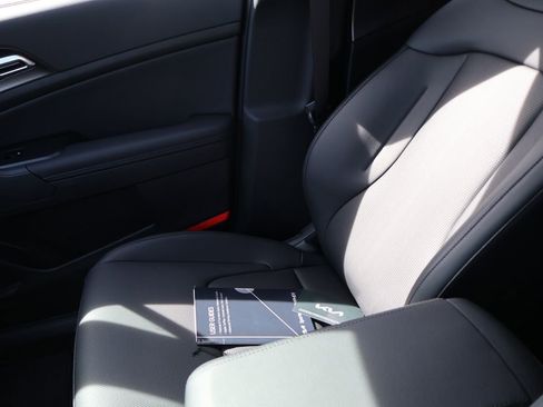 New 2026 Kia Sportage EX image 22