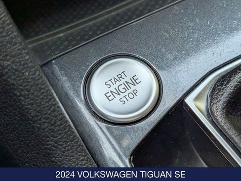 Used 2024 Volkswagen Tiguan SE AWD/4WD image 25