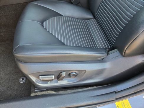 Used 2019 Toyota Camry SE image 14