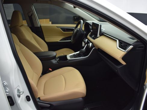 Used 2023 Toyota RAV4 LE image 10