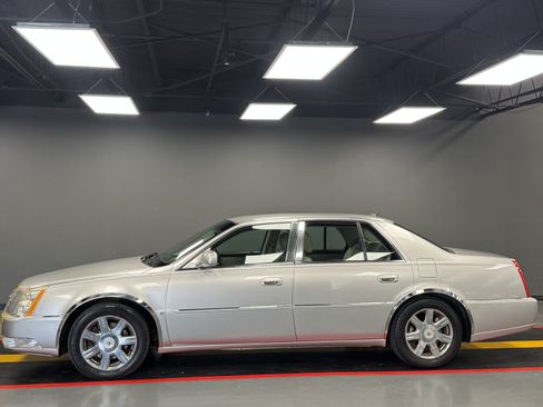 Used 2007 Cadillac DTS Luxury I w/ Trunk Convenience Package FWD image 3