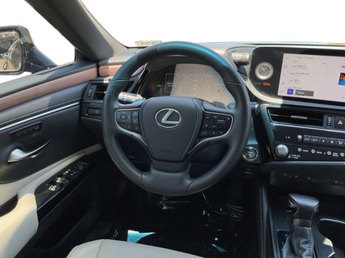 Used 2025 Lexus ES 300h w/ Premium Package FWD image 11