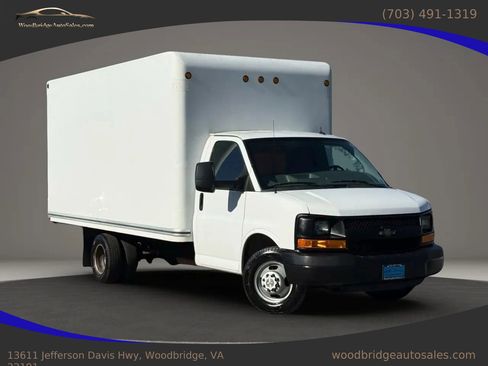 Used 2015 Chevrolet Express 3500 Extended image 1