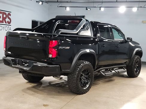 Used 2025 Chevrolet Colorado ZR2 w/ Midnight Edition AWD/4WD image 7