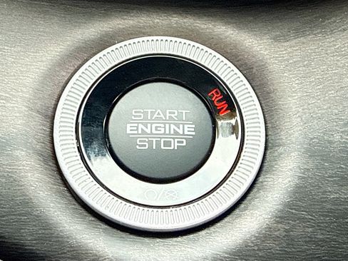 Used 2023 Jeep Grand Cherokee Overland w/ Luxury Tech Group IV image 9