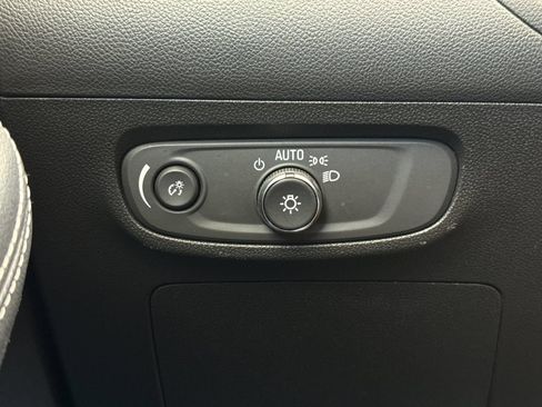 Used 2025 Buick Encore GX Preferred FWD image 29