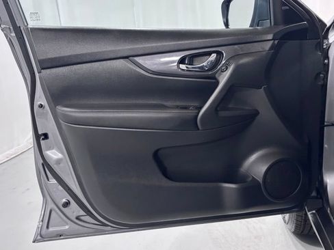 Used 2018 Nissan Rogue S AWD/4WD image 16