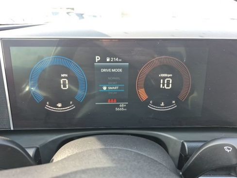 Used 2025 Hyundai Santa Cruz SE AWD/4WD image 25