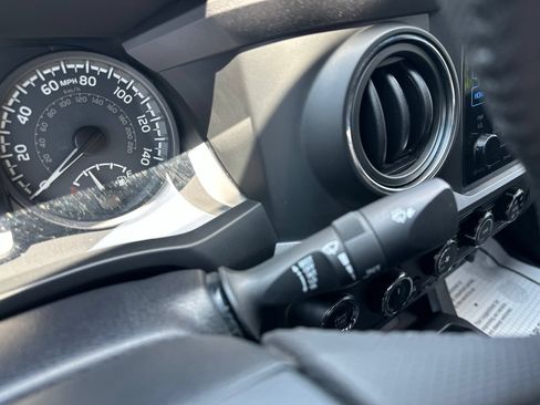 Used 2017 Toyota Tacoma TRD Sport w/ Tow Package (A/T) AWD/4WD image 47