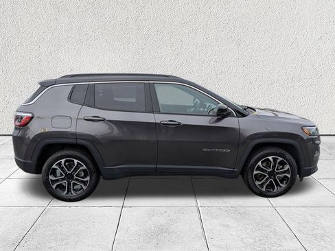 Used 2024 Jeep Compass Limited AWD/4WD image 2