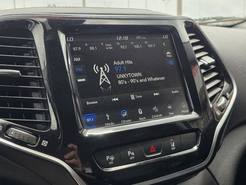Used 2019 Jeep Cherokee Limited w/ Luxury Group AWD/4WD image 19