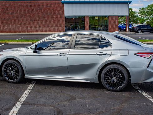 Used 2020 Toyota Camry SE FWD image 6