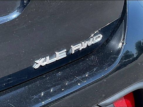 Used 2024 Toyota Highlander XLE AWD/4WD image 24