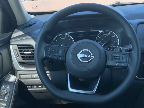 Used 2024 Nissan Rogue SV FWD image 28