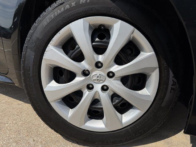 Used 2022 Toyota Corolla LE w/ Carpet Mat Package (TMS) FWD image 9