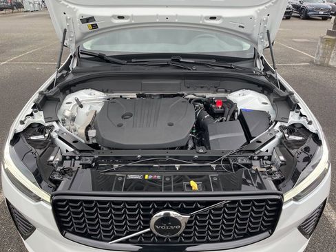 Certified 2025 Volvo XC60 B5 Plus AWD/4WD image 19