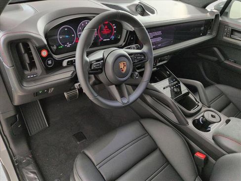New 2026 Porsche Cayenne GTS image 4
