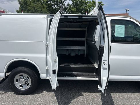 Used 2017 Chevrolet Express 2500 RWD image 20