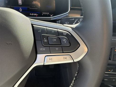 New 2026 Volkswagen Taos SE image 15