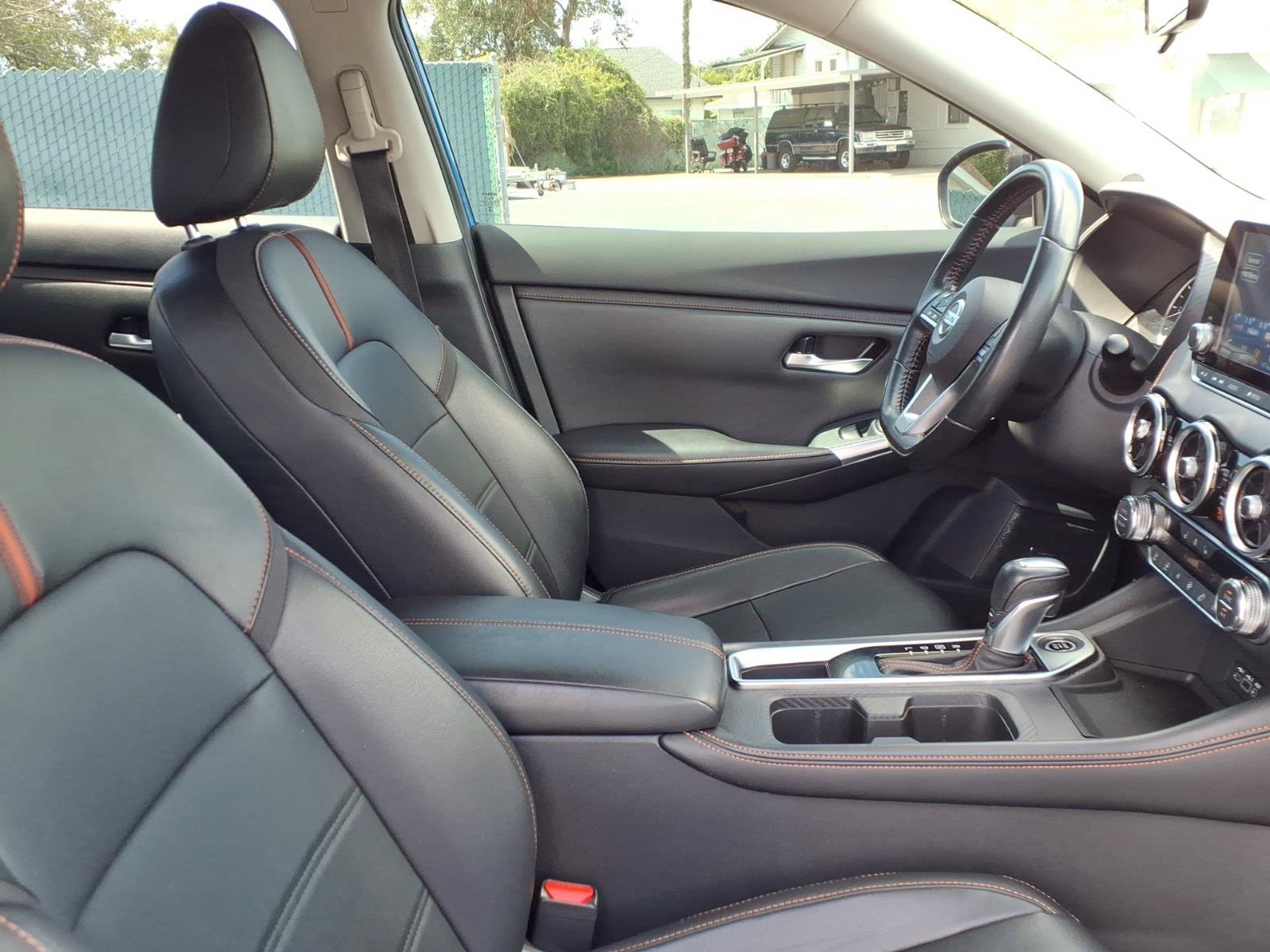 Used 2022 Nissan Sentra SR w/ SR Premium Package FWD image 11