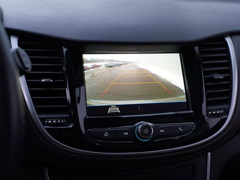 Used 2020 Chevrolet Trax LT w/ LT Convenience Package image 34