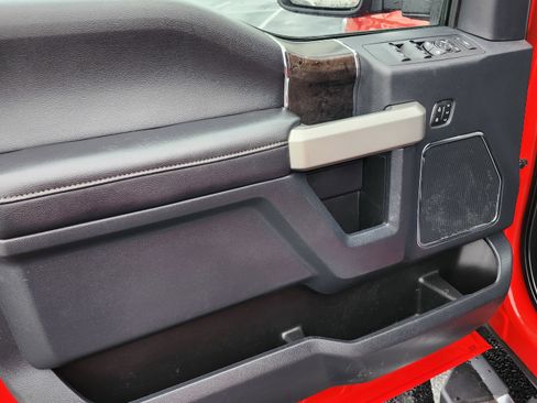 Used 2022 Ford F350 Lariat w/ Chrome Package image 22