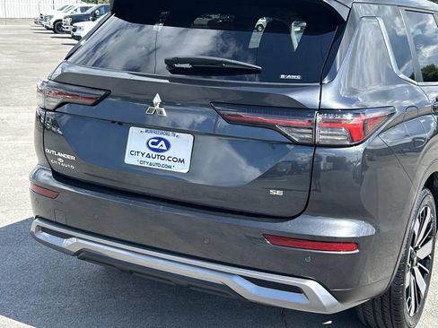 Used 2025 Mitsubishi Outlander SE AWD/4WD image 14