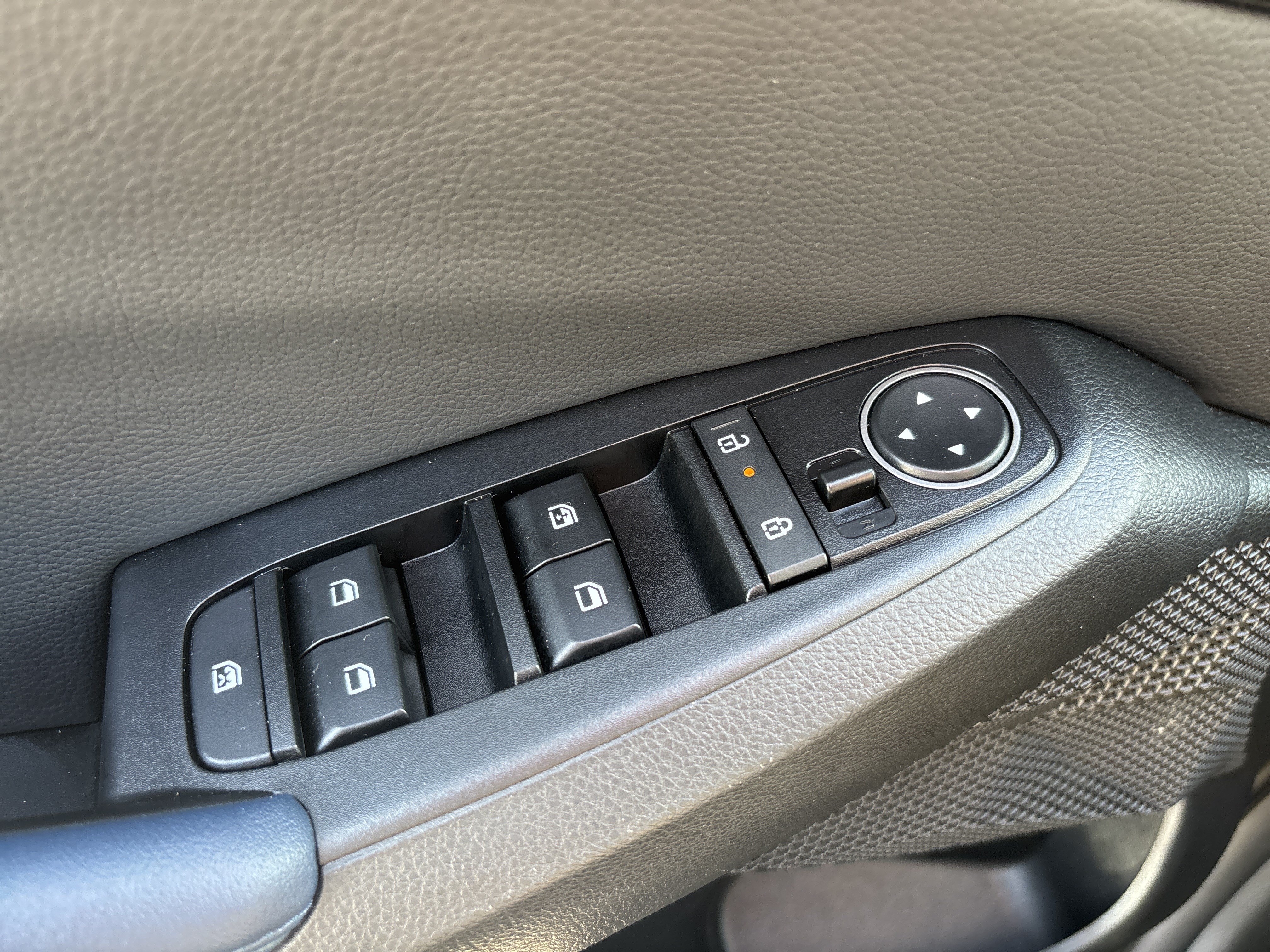 Used 2025 Kia Seltos S AWD/4WD image 23