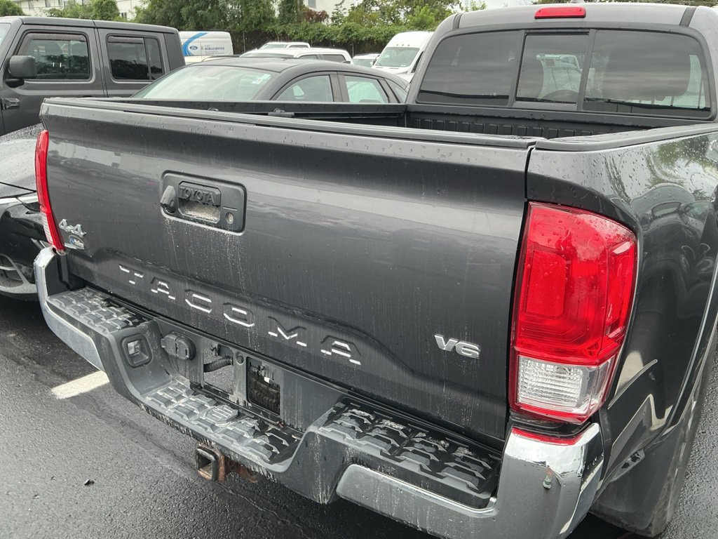 Used 2017 Toyota Tacoma SR5 w/ Tow Package AWD/4WD image 10