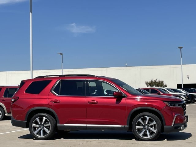 Used 2025 Honda Pilot Elite image 3